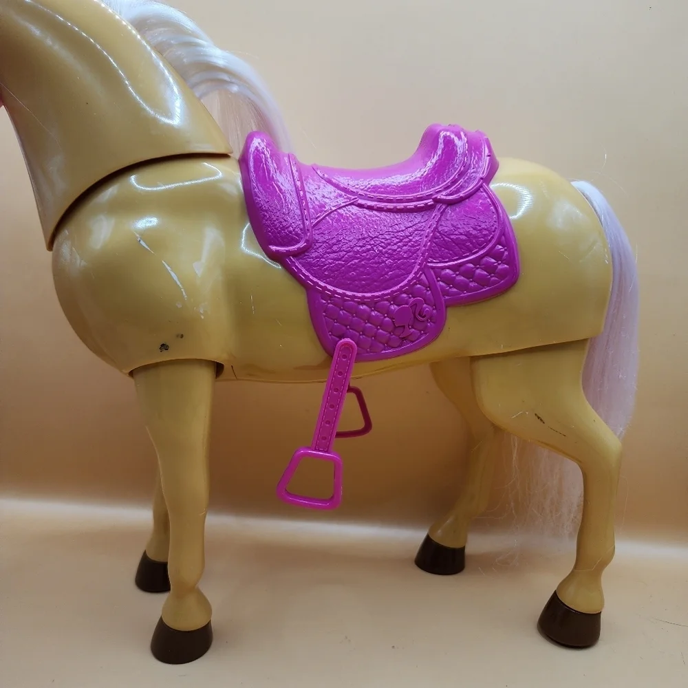 2013 Barbie Feed & Cuddle Tawny Tan Brown Horse Pink Saddle